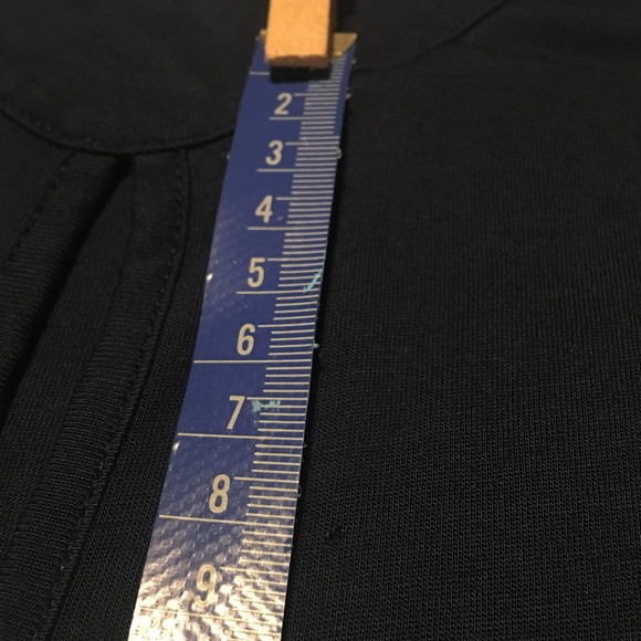 Cabi Keyhole Crossover Loose Fit Sleeveless Shirt - Picture 5 of 11